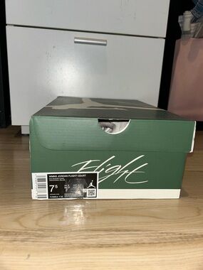 Jordan Flight Court Shoe Box - Green & White